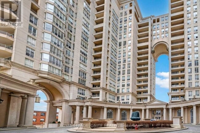 Building Photo - 2285-2285 Lake Shore Blvd W