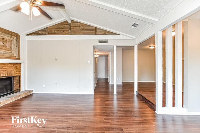 Foto del edificio - 710 Ravencroft Dr