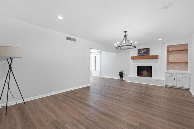Building Photo - 710 Bosque Trail