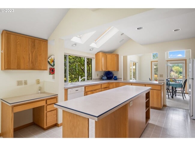 Building Photo - 3 Bedroom- 2.5 Bath SW Eugene Home- Availa...