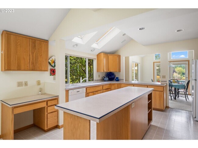 Foto del edificio - 3 Bedroom- 2.5 Bath SW Eugene Home- Availa...