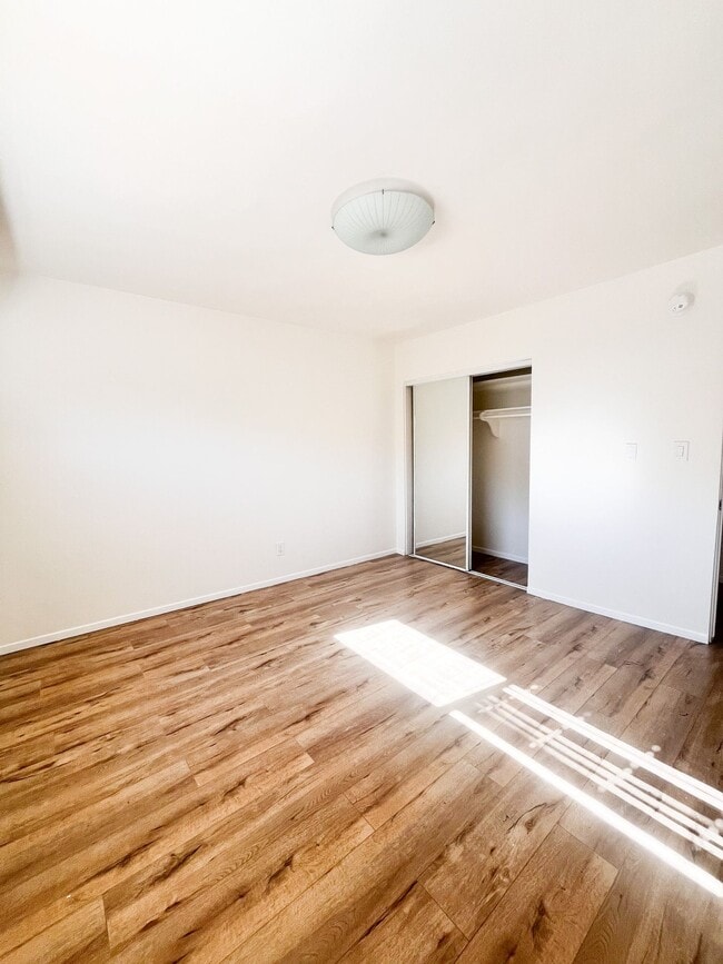 Foto del edificio - Limited Time Offer: ONE MONTH FREE! Charmi...