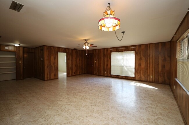 Foto del edificio - 601 E Stanfill St