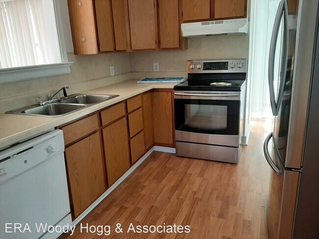 Building Photo - 3 br, 1.5 bath House - 13 Huntsman RD
