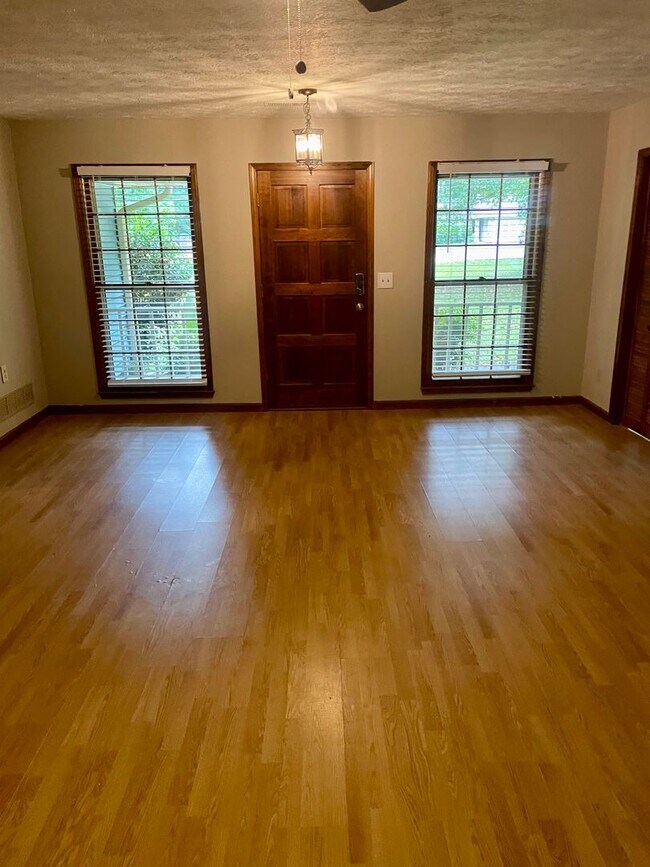 Building Photo - 3/2 Ranch in Fayetteville