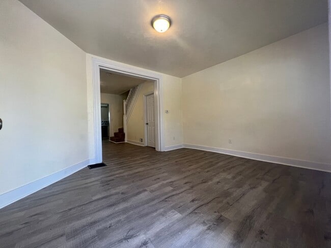Building Photo - 3 Bedroom Home for Rent