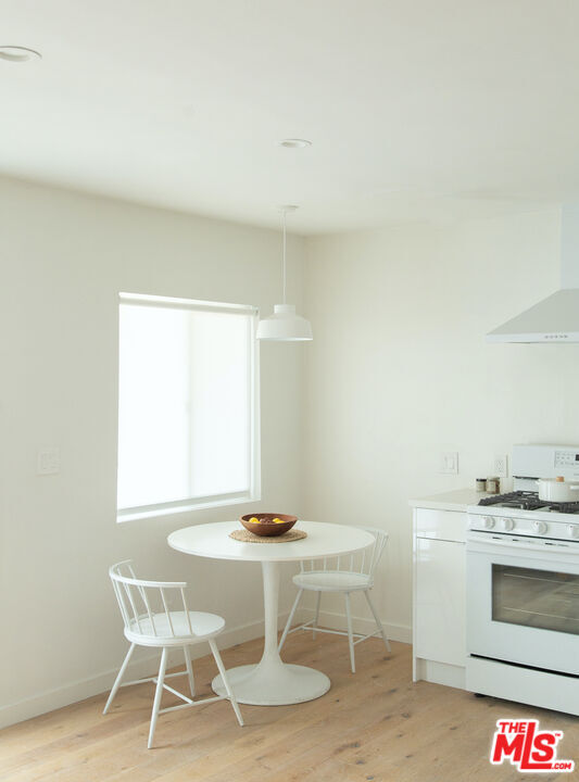 Foto del edificio - 3363 Andrita St
