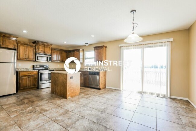 Building Photo - 4 Bedroom Pet-Friendly Home in Pleasant Hi...