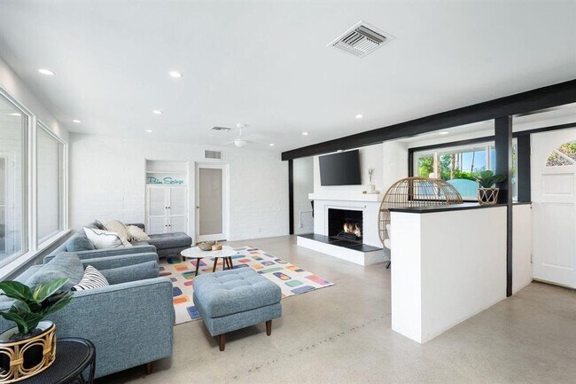 Building Photo - 1351 East San Lorenzo Road, Palm Springs, ...