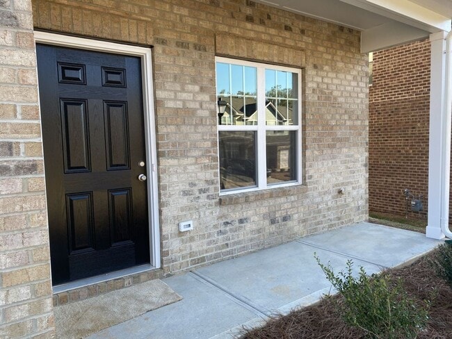Building Photo - Spacious 2 Story, 3 Bed, 3 Bath Townhome n...