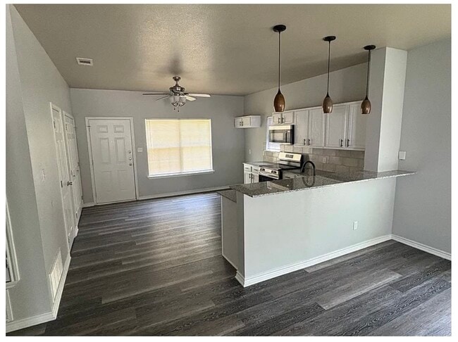 Kitchen - 315 W Elm Ave