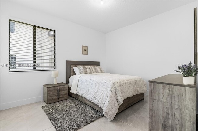 Foto del edificio - 5061 Panella Ave