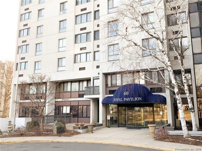 Foto del edificio - 60 Strawberry Hill Ave