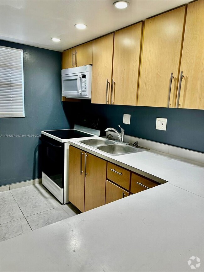 Building Photo - 8101 SW 73rd Ave