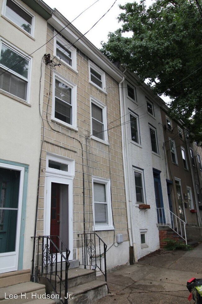 Building Photo - 3 br, 1 bath House - 164 Carson St