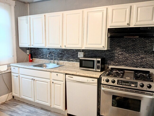 Building Photo - 3130 Stafford St