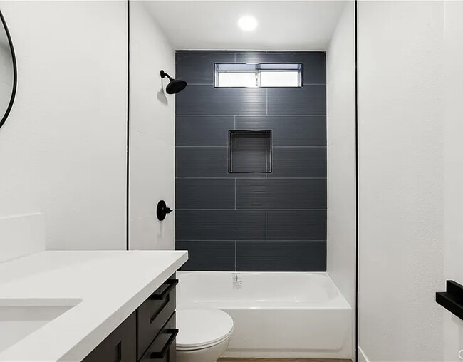 Unit Bathroom - 6109 Northside Dr