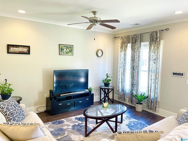 Foto del edificio - 3423 Sawyer Dr