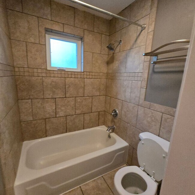 Foto del edificio - 2104 Harbert Ave