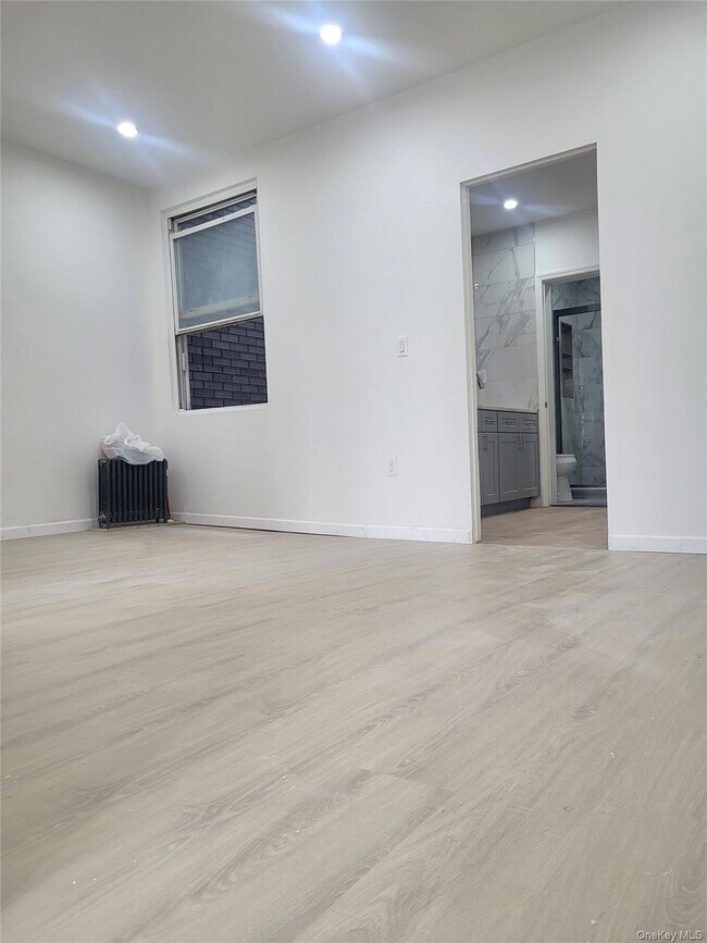 Foto del edificio - 220-13 Jamaica Ave