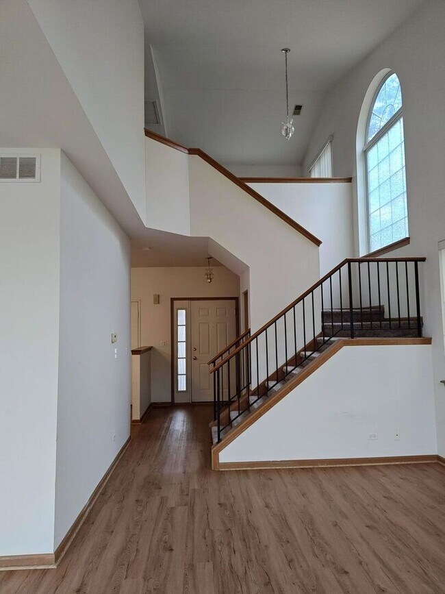 Foto del edificio - 283 Camel Bend Ct