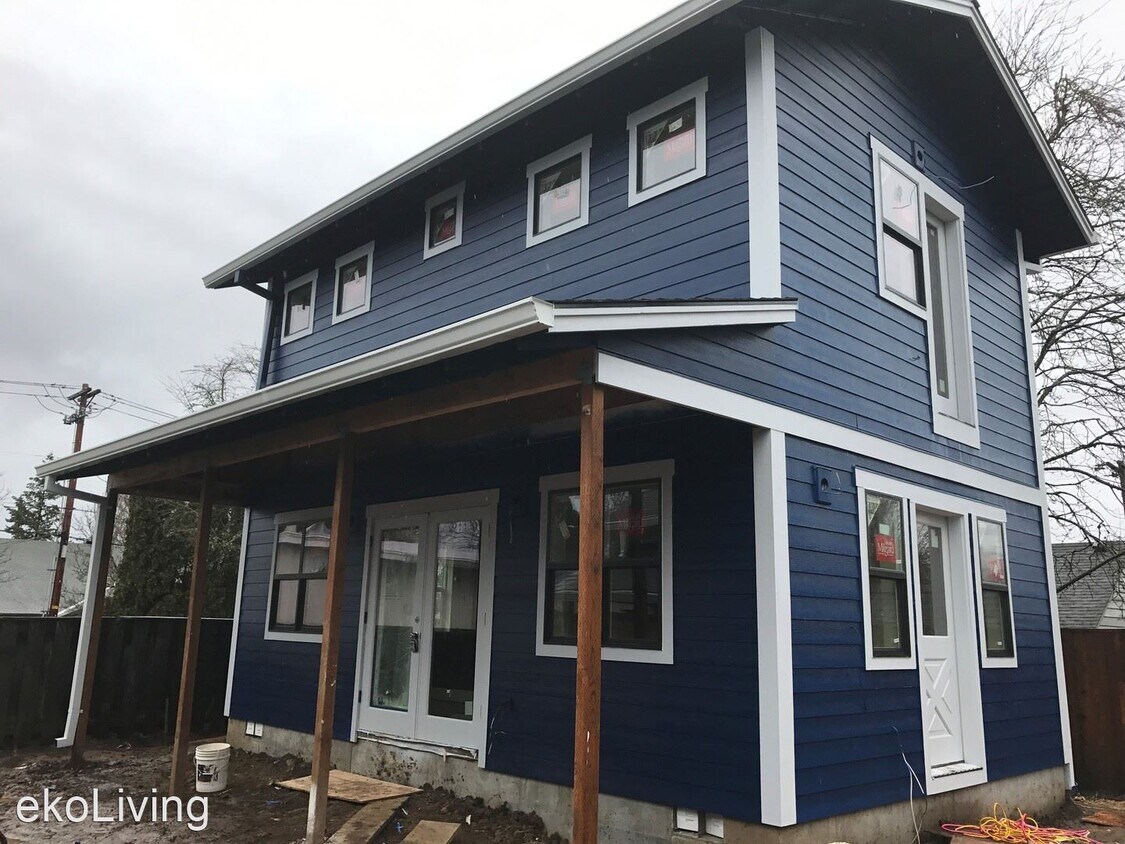 Building Photo - 7924 SE Milwaukie Ave