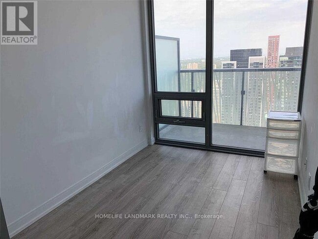 Photo du bâtiment - 50 Charles St E