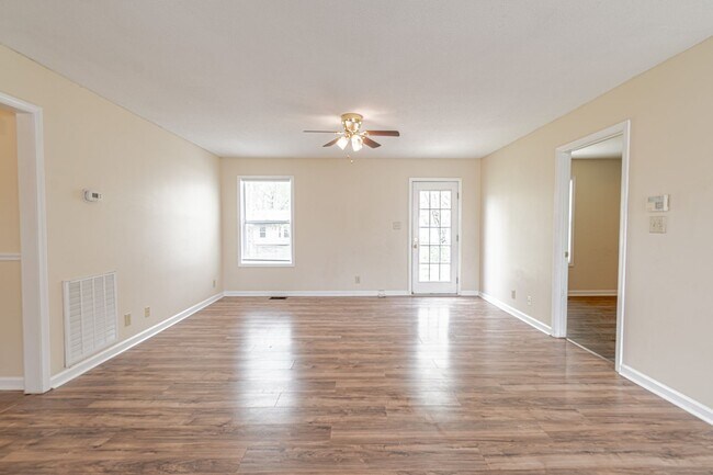 Foto del edificio - Coming Soon...