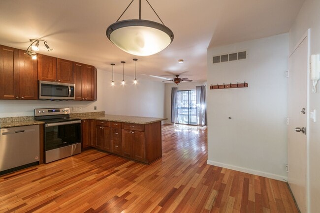 Foto del edificio - Two Bed Washington Square West Apartment