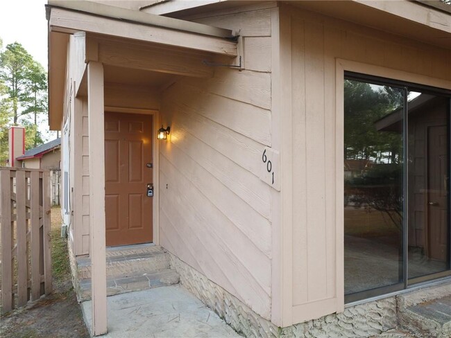 Building Photo - 601 Mosswood Ln