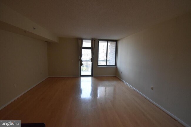 Foto del edificio - 851 N Glebe Rd