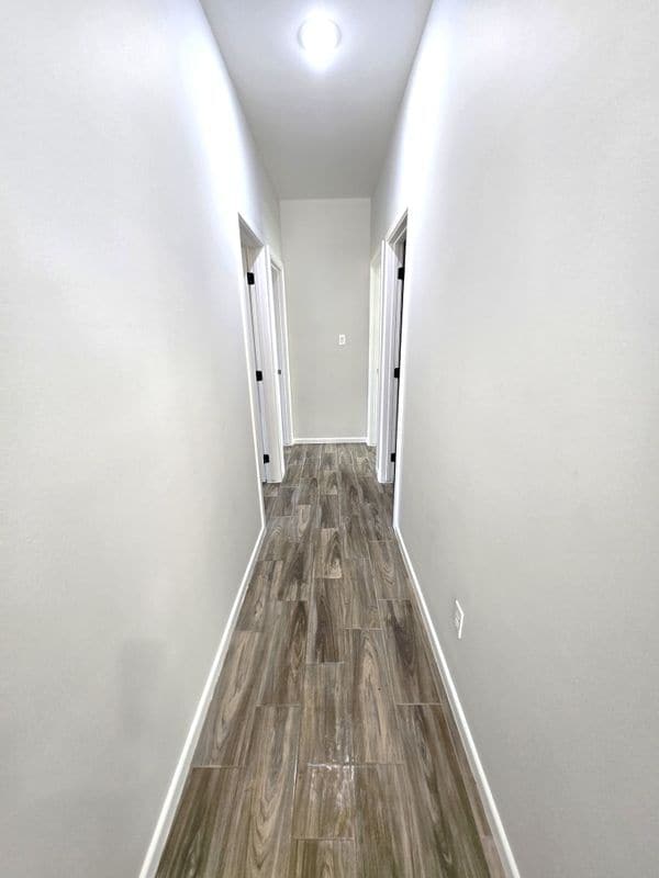 Foto del edificio - 913 N Clarence Ave