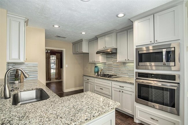 Building Photo - 18818 Timber Trace Dr