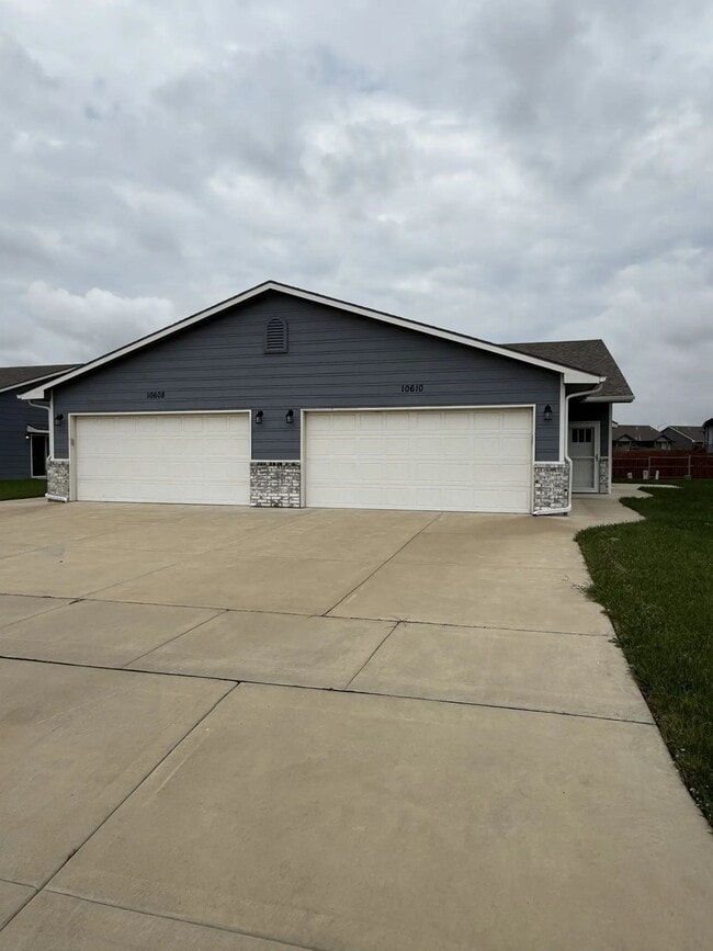 Foto del edificio - 10610 E Conifer St