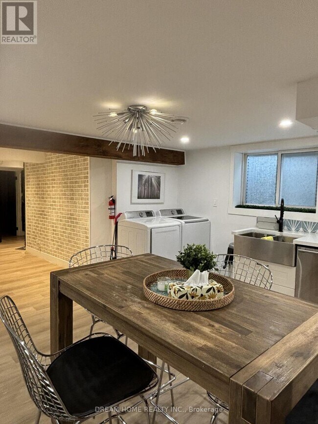 Building Photo - 160 Olde Bayview Ave