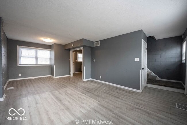 Foto del edificio - 6064 E 16th St