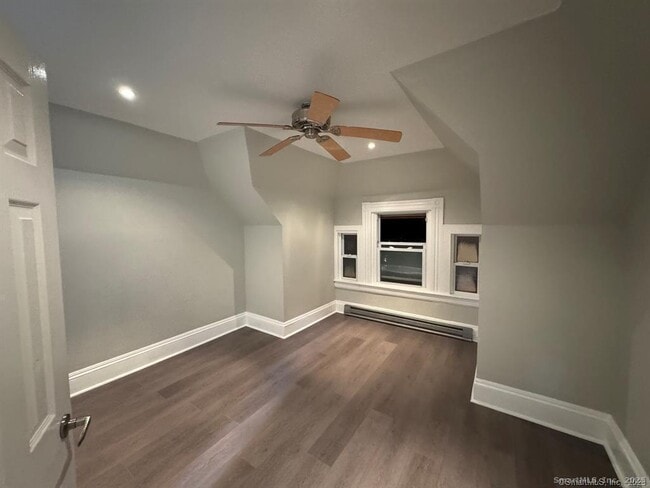 Building Photo - 644 Brooks St