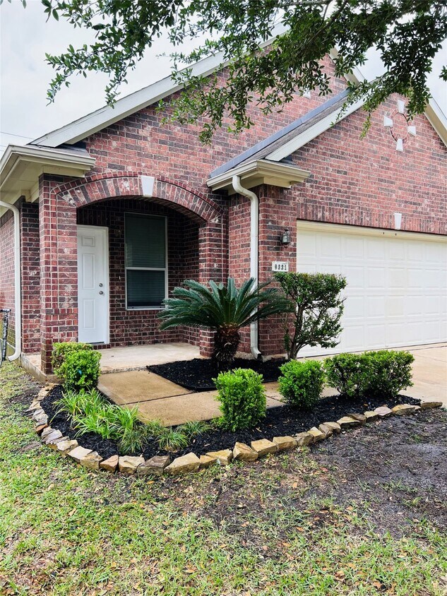 Foto principal - 9331 Harts Garden Ln