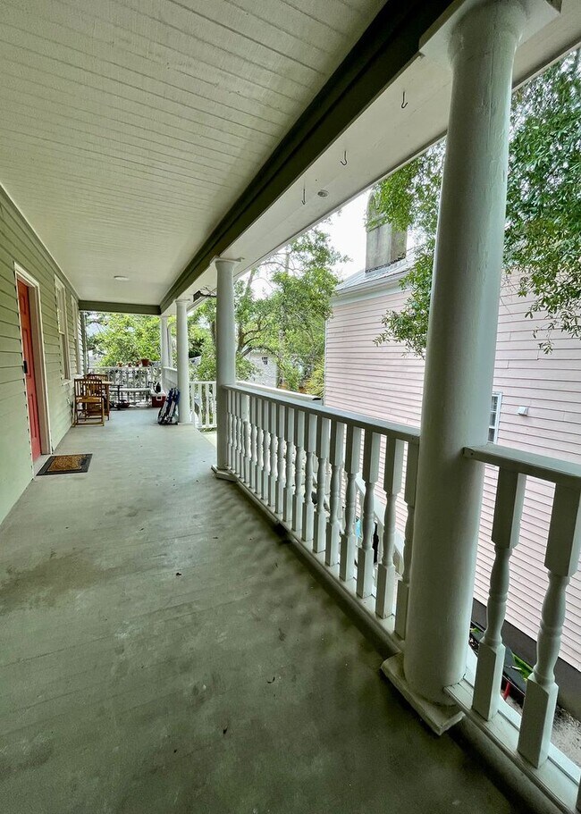 Foto del edificio - Available 8/1. Gorgeous 2 BR/1 BA Unit in the Historic East Side!