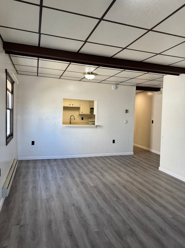 Building Photo - 225 E Orvis St