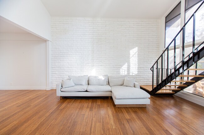 Foto del edificio - 8008 N Central Ave