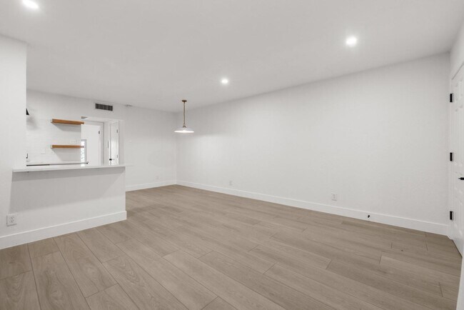 Foto del edificio - 505 W 7th St