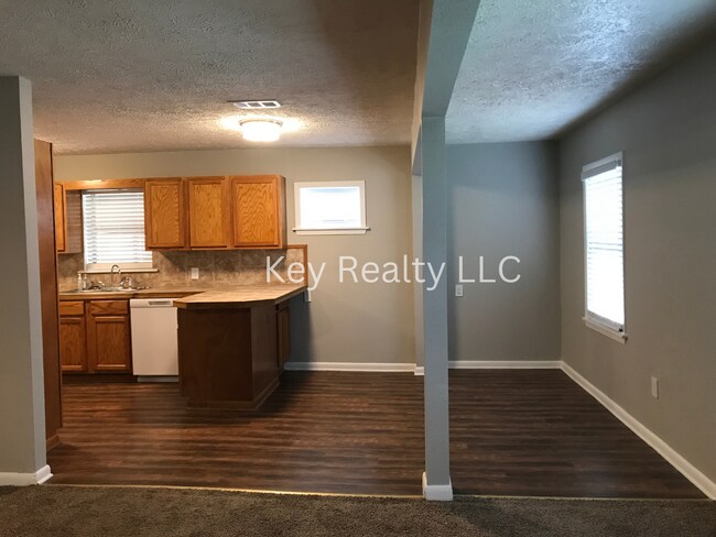 Building Photo - ****2016 Clover - Alexandria