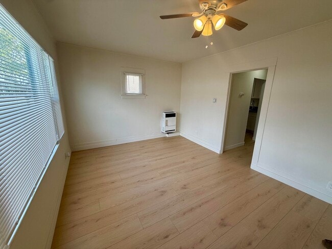 Foto del edificio - 1730 E. 7th St.