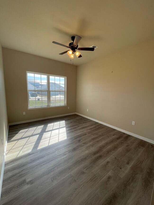 Foto del edificio - Spacious 4/2 Located for Convenience