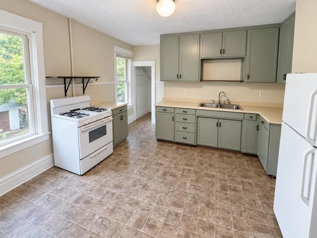 Foto del edificio - 215 3rd Ave NE