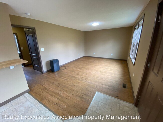 Building Photo - 2 br, 1 bath House - 683 East Lincoln Road