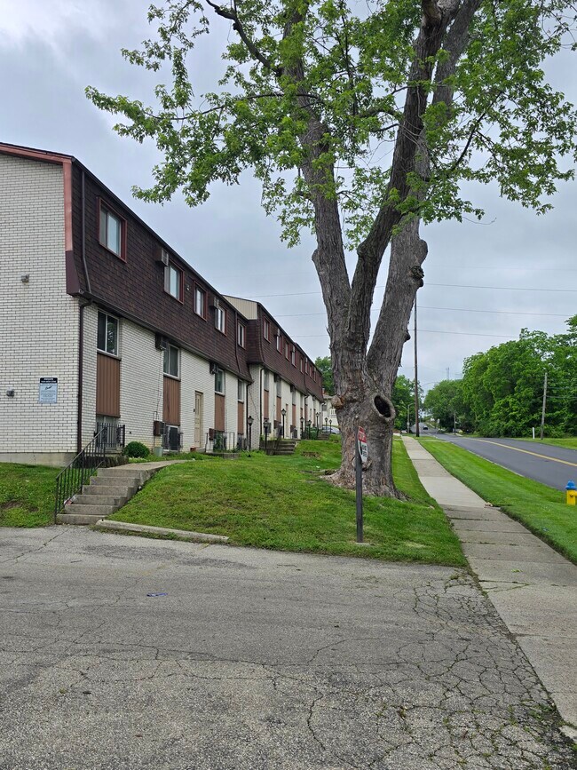 Foto del edificio - 4644 Burkhardt Ave