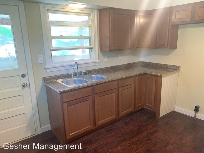 Building Photo - 2 br, 1 bath House - 615 Lougeay Rd