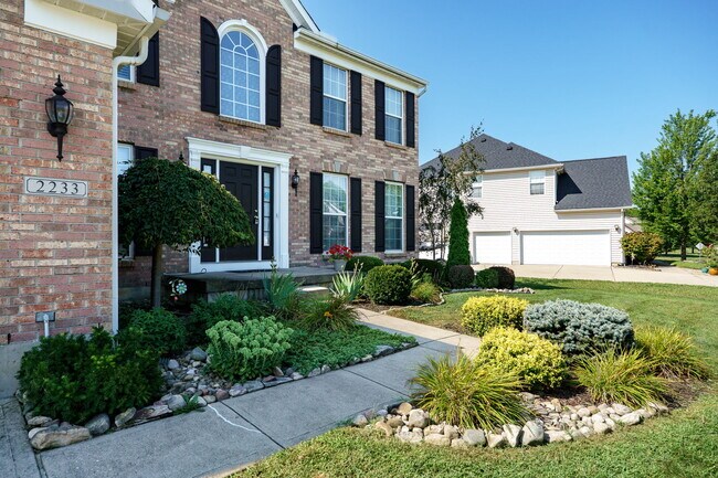Building Photo - 2233 Oakbrook Blvd